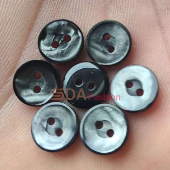 18L manhattan button